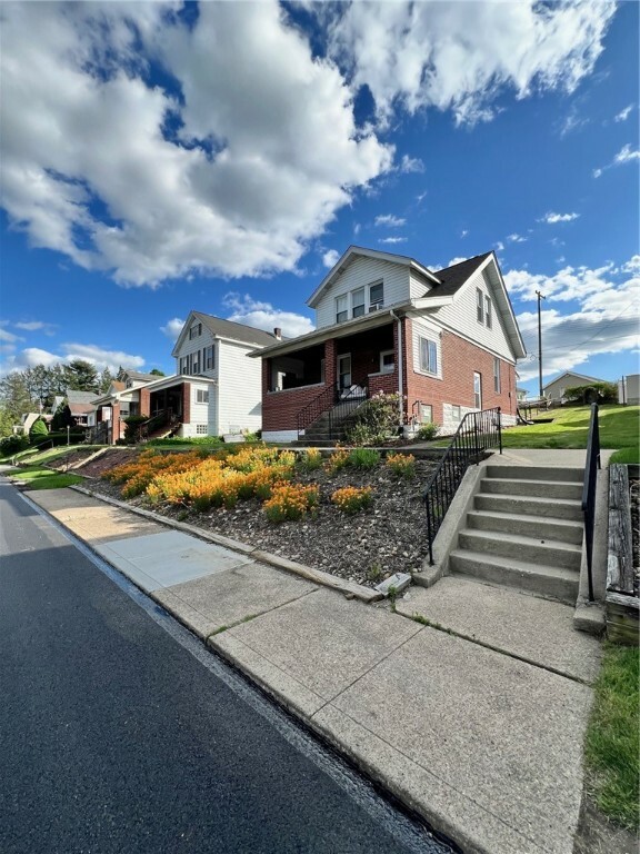 Property Photo: 2373 E Beckert Ave PA 15212
