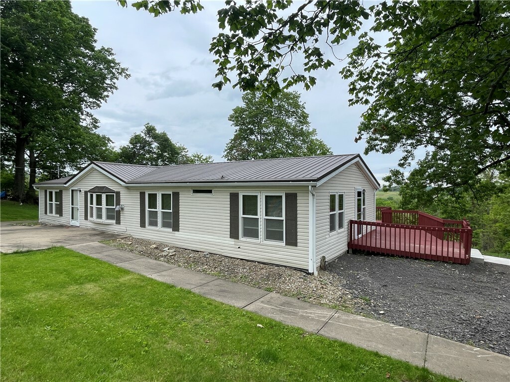 Property Photo: 535 Swihart Rd PA 15057