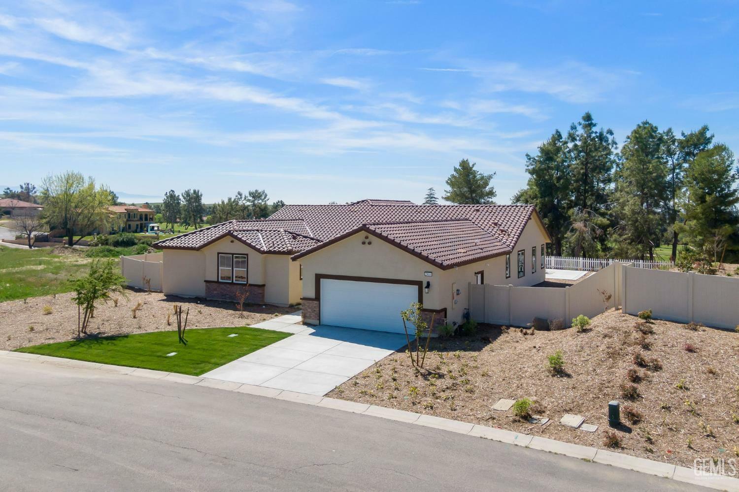 Property Photo: 5608 Levanto Street CA 93306