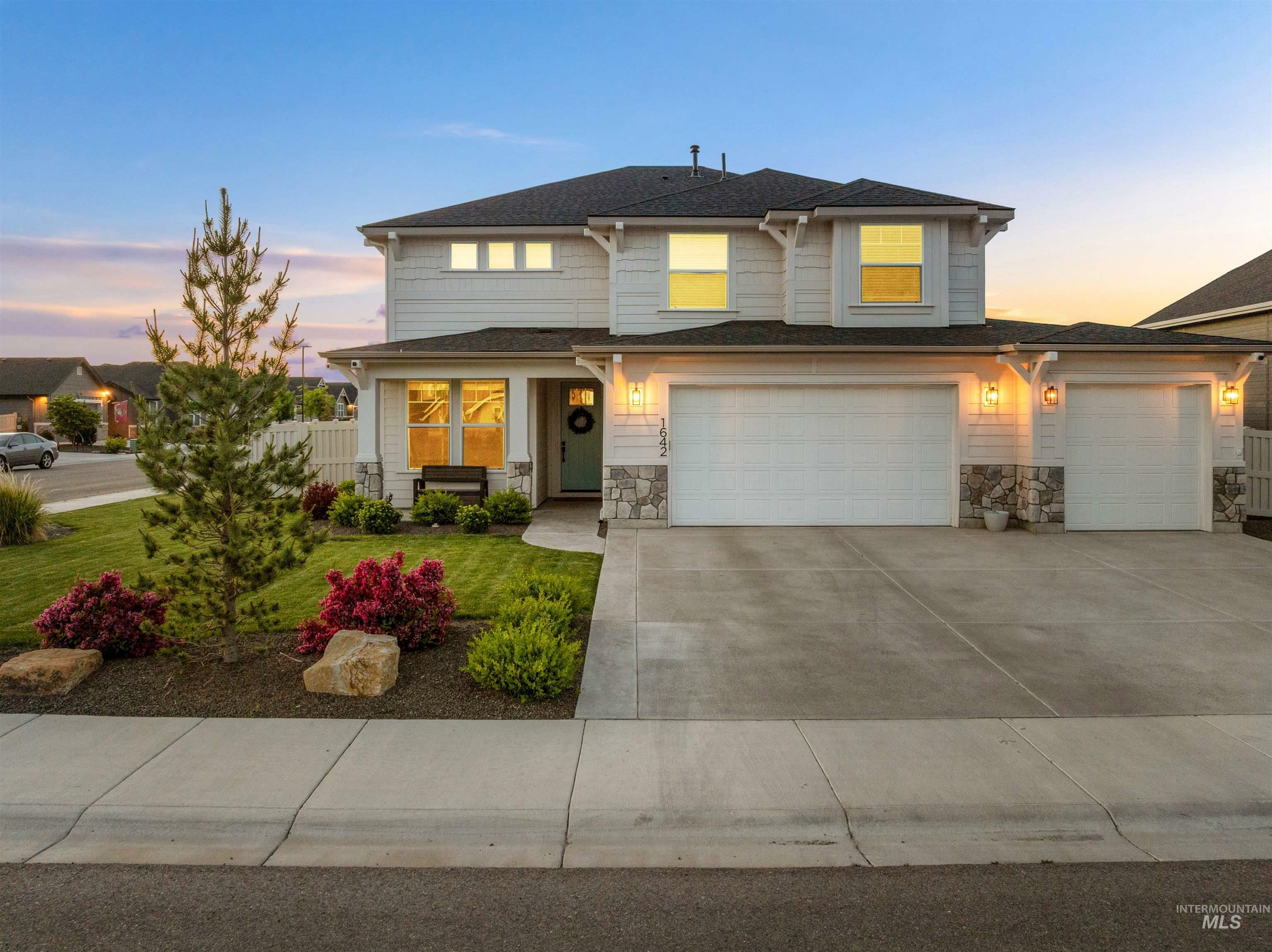 Property Photo: 1642 Banff St ID 83644