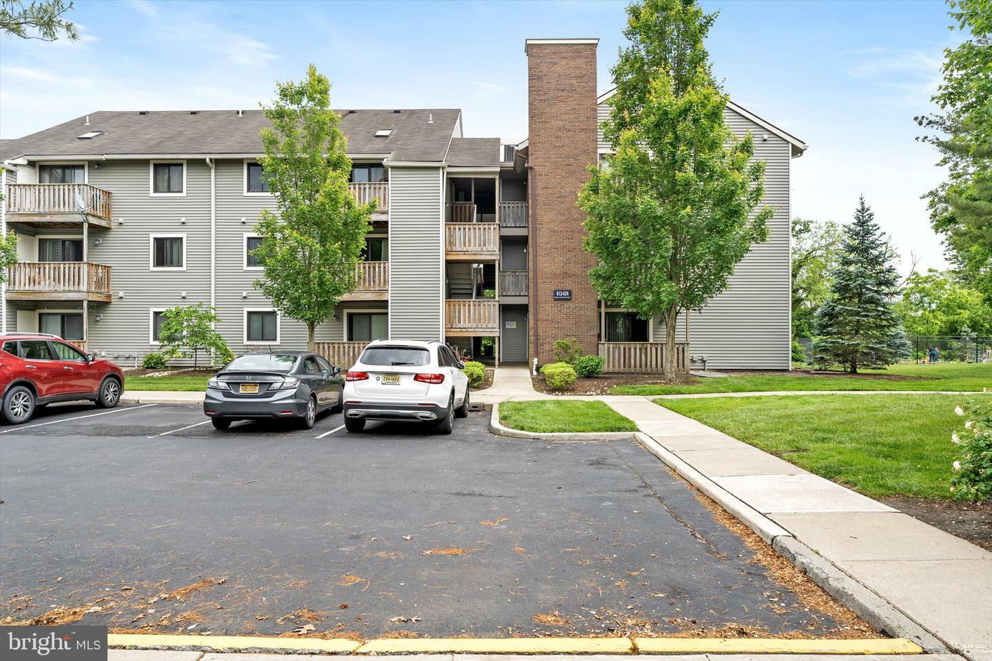 Property Photo:  422 E Ravens Crest Drive  NJ 08536 