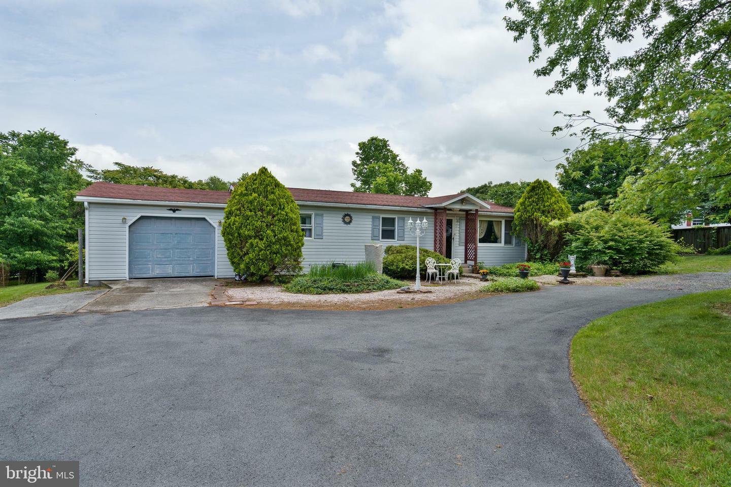 Property Photo: 520 Davis Drive WV 25404