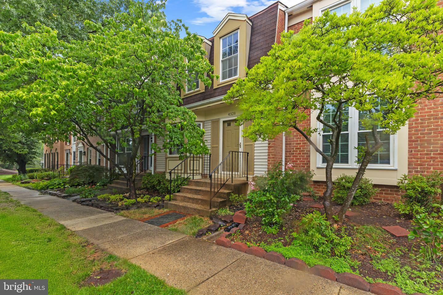 Property Photo: 4328 Marjoram Court VA 22310