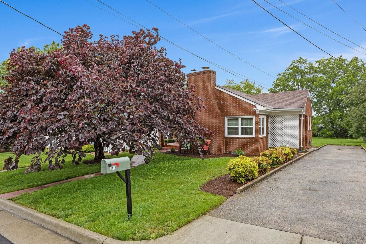 Property Photo: 1435 Bluestone St VA 22801