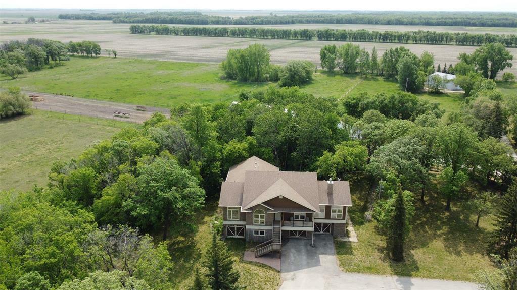 Property Photo: 130 Greenview Road MB R2N 4C6