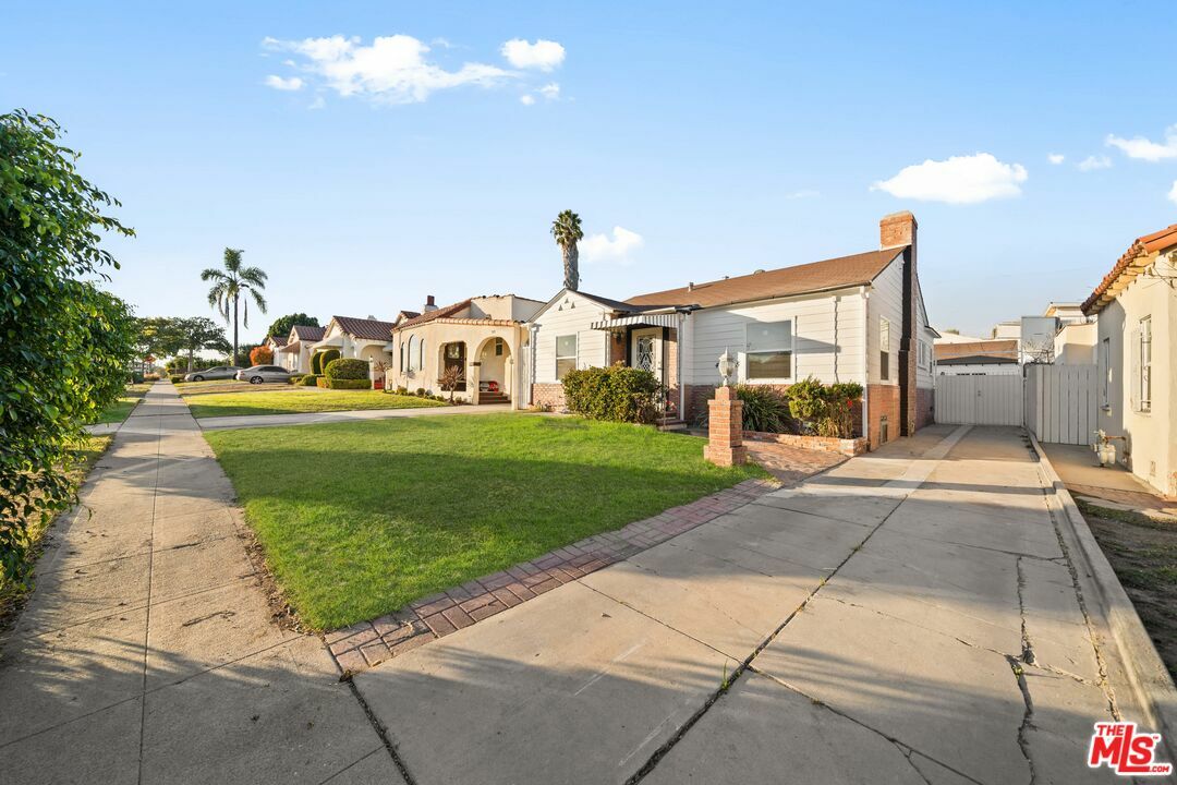 Property Photo: 4325 W 58th Pl CA 90043