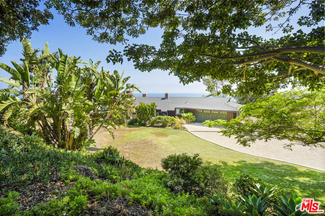 Property Photo: 3217 Colony View Cir CA 90265