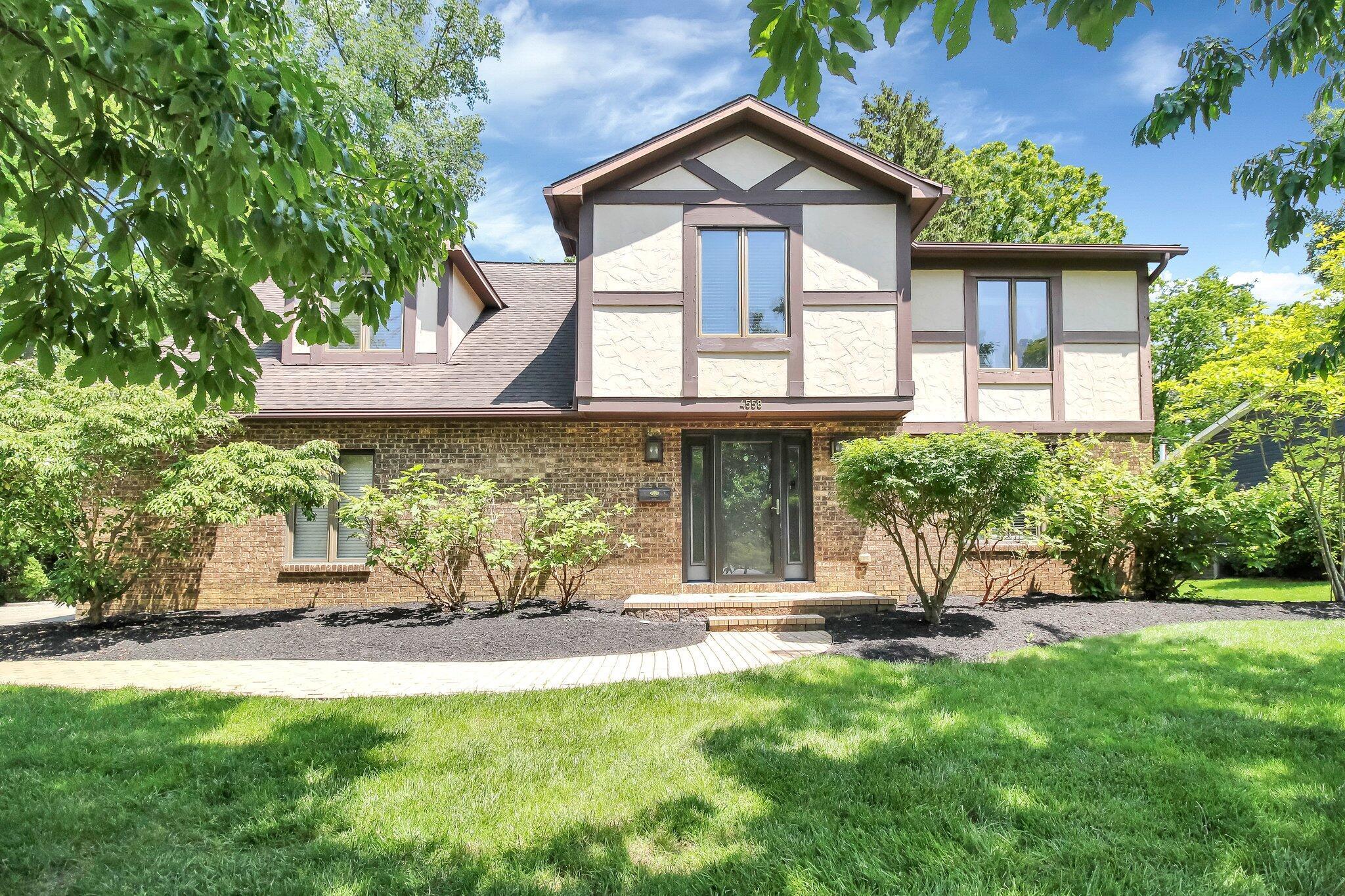 Property Photo: 4558 Crompton Drive OH 43220