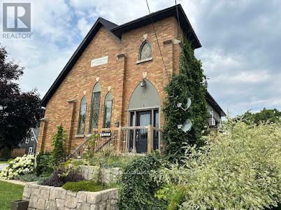 Property Photo: 52 Nelson Street West 1 ON N4L 1R2