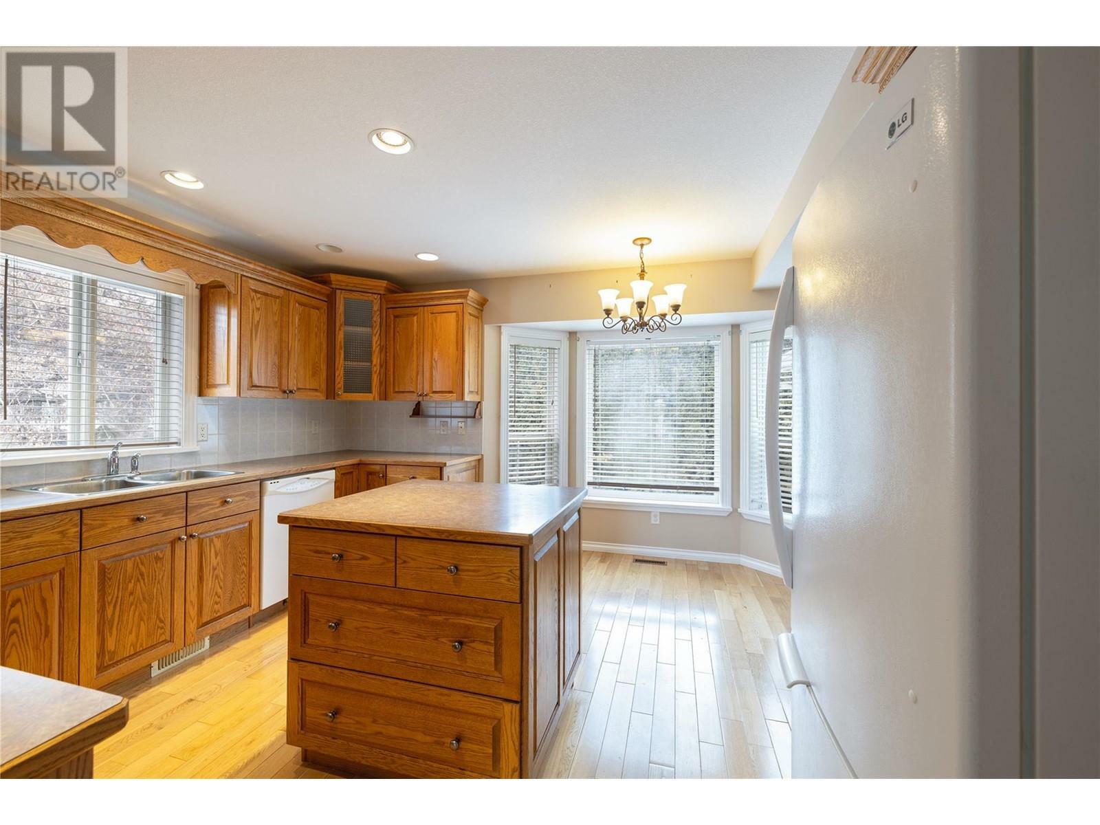 Property Photo: 1129 Crestline Street BC V2B 5Y5