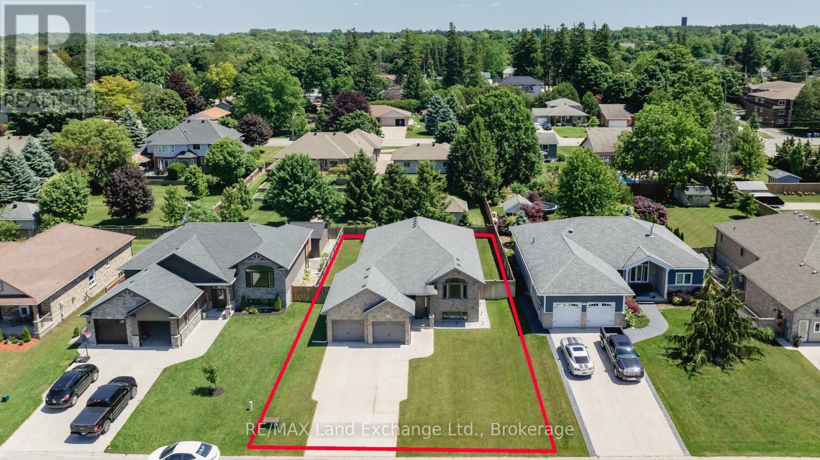 Property Photo: 821 Sumpton Street ON N0H 2C2