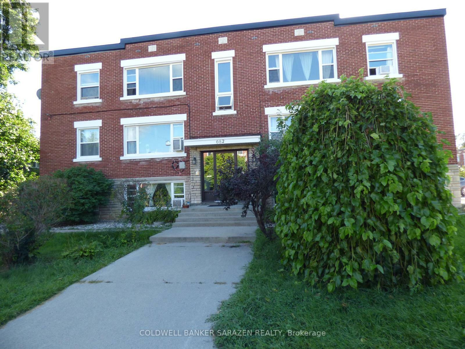 Property Photo:  682 Irene Crescent 2  ON K1Z 7J1 