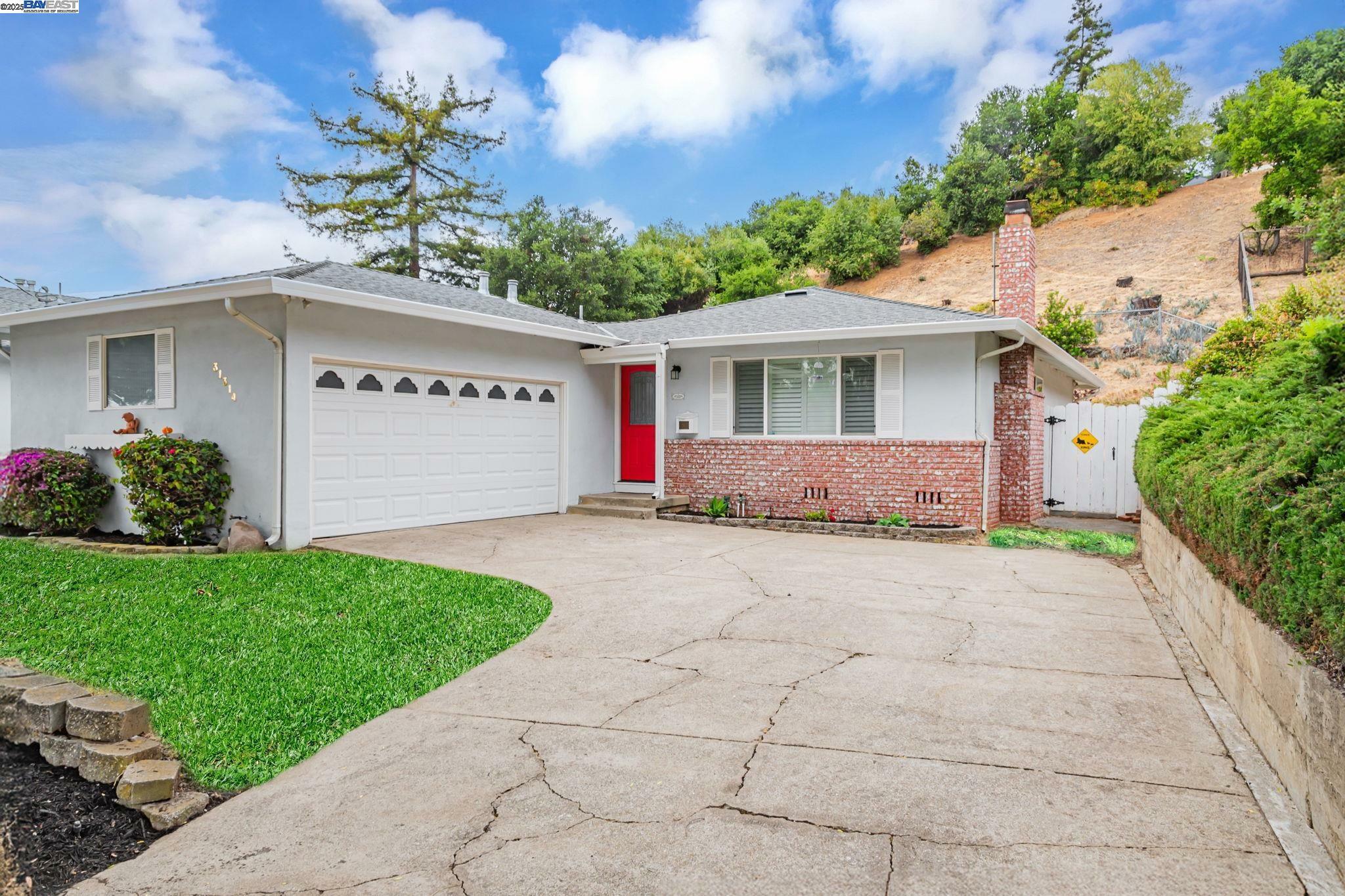 Property Photo: 31314 Chicoine Ave CA 94544