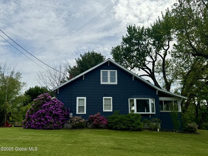 Property Photo:  18 Bellemeade Street  NY 12198 