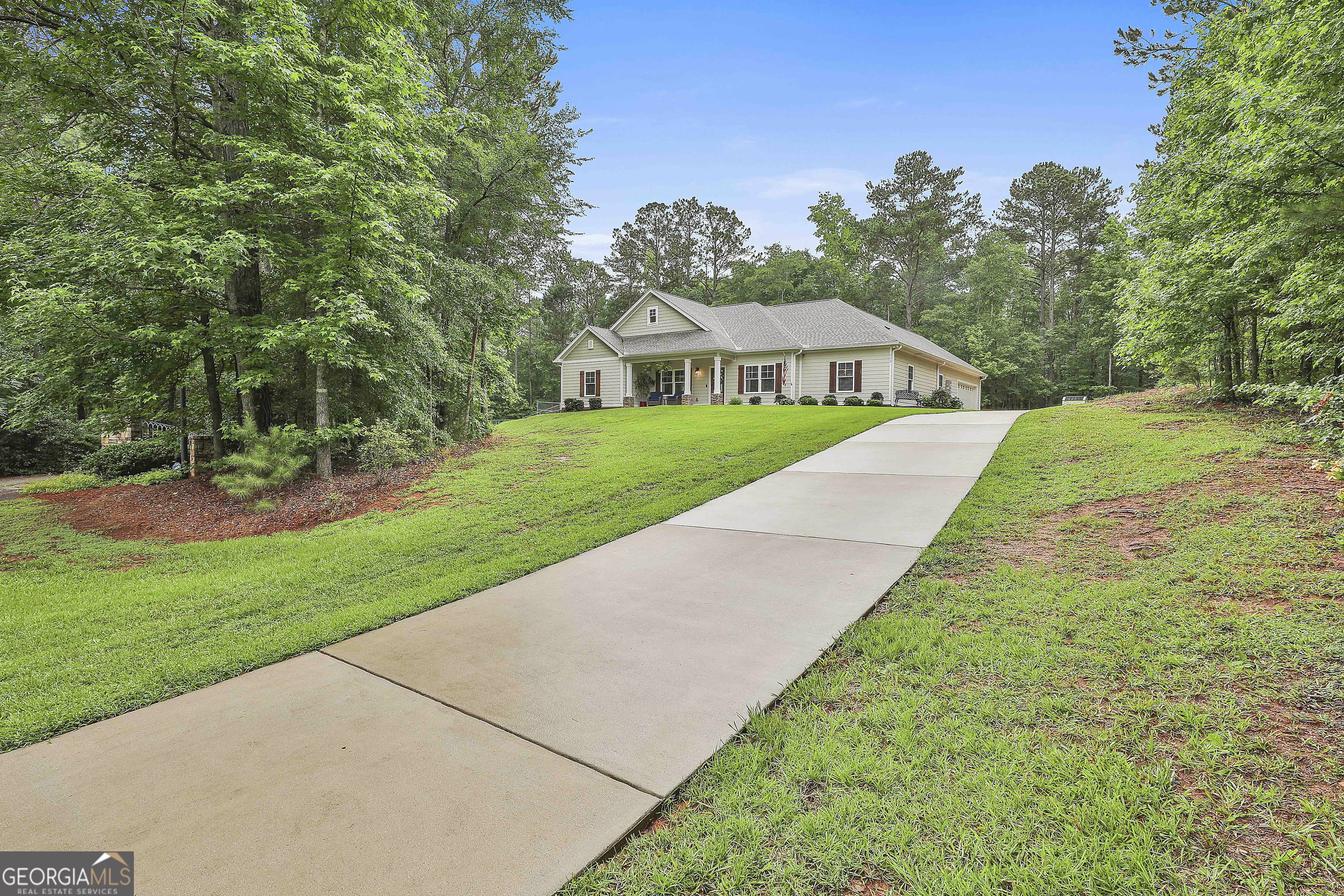 Property Photo: 110 Chimney Court GA 30240
