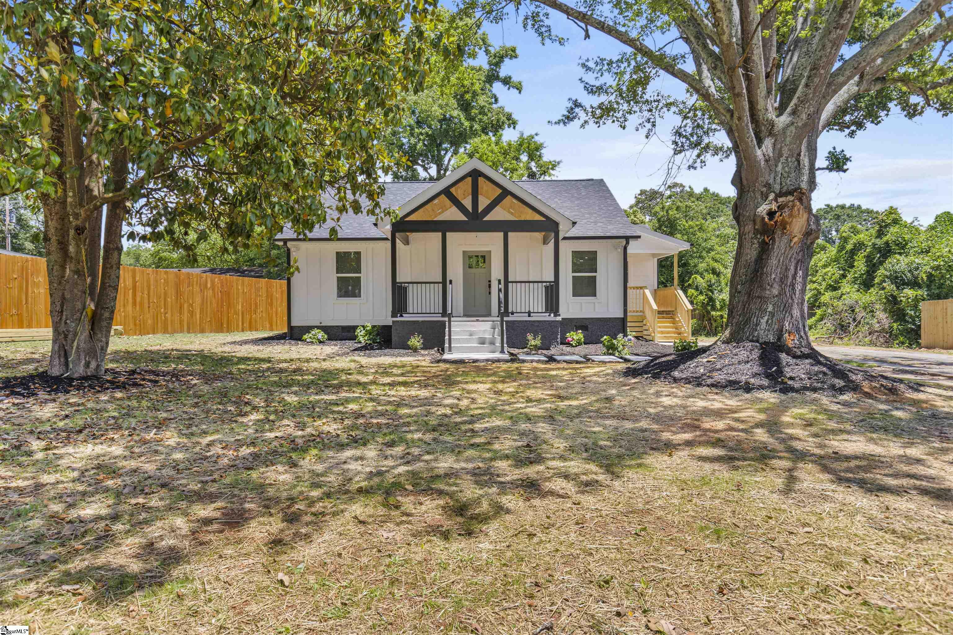 Property Photo: 303 Old Piedmont Highway SC 29605