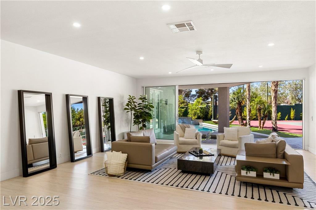 Property Photo: 7271 Loma Alta Circle NV 89120