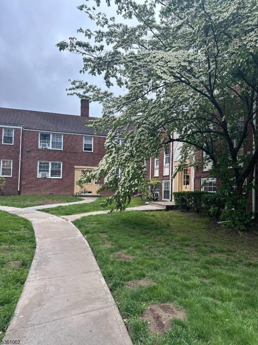 Property Photo:  800 N Broad St 17  NJ 07208 