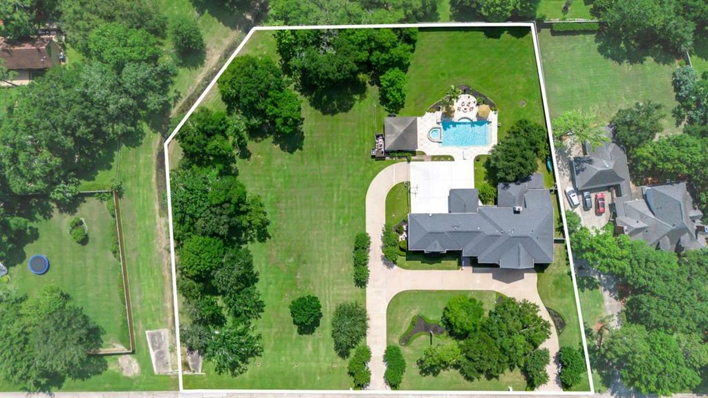Property Photo: 206 Greenbriar Avenue TX 77546