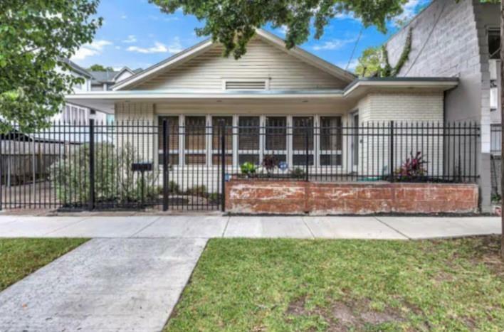 Property Photo: 4204 Stanford Street TX 77006
