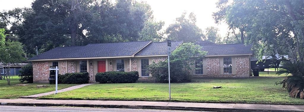 Property Photo: 407 S 2nd Street TX 77511