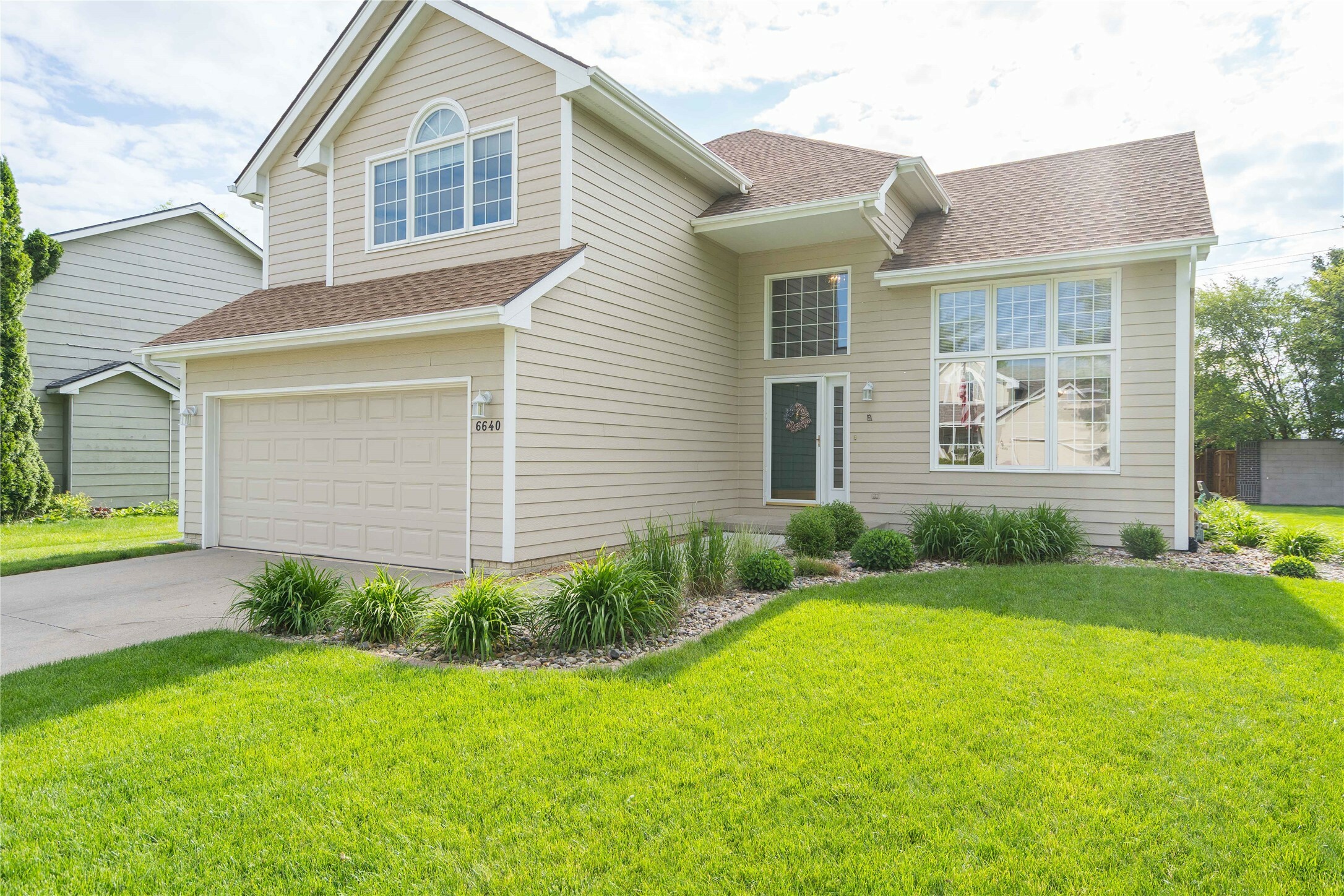 Property Photo: 6640 Monticello Court IA 50131