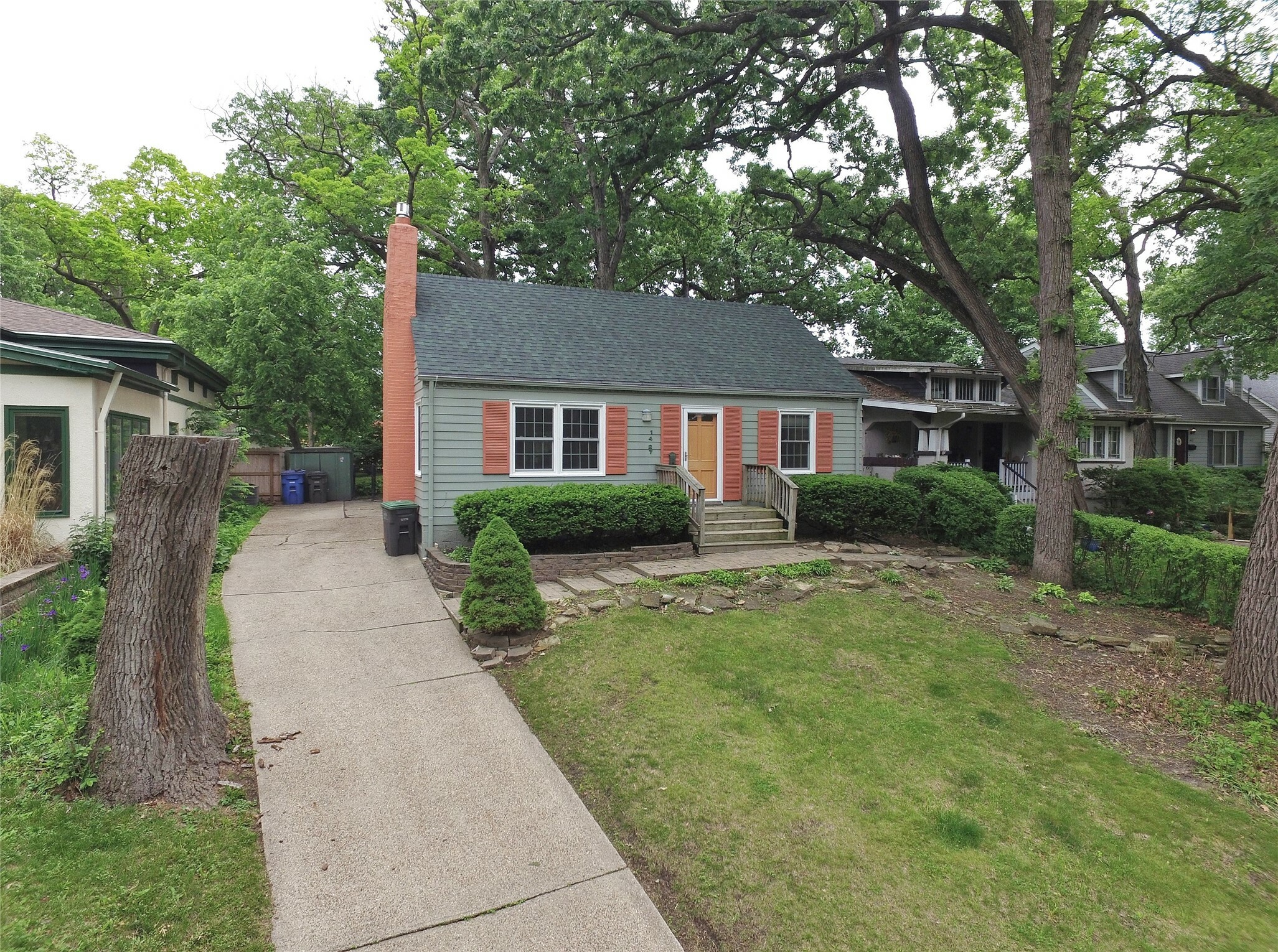 Property Photo: 1427 Forestdale Drive IA 50311