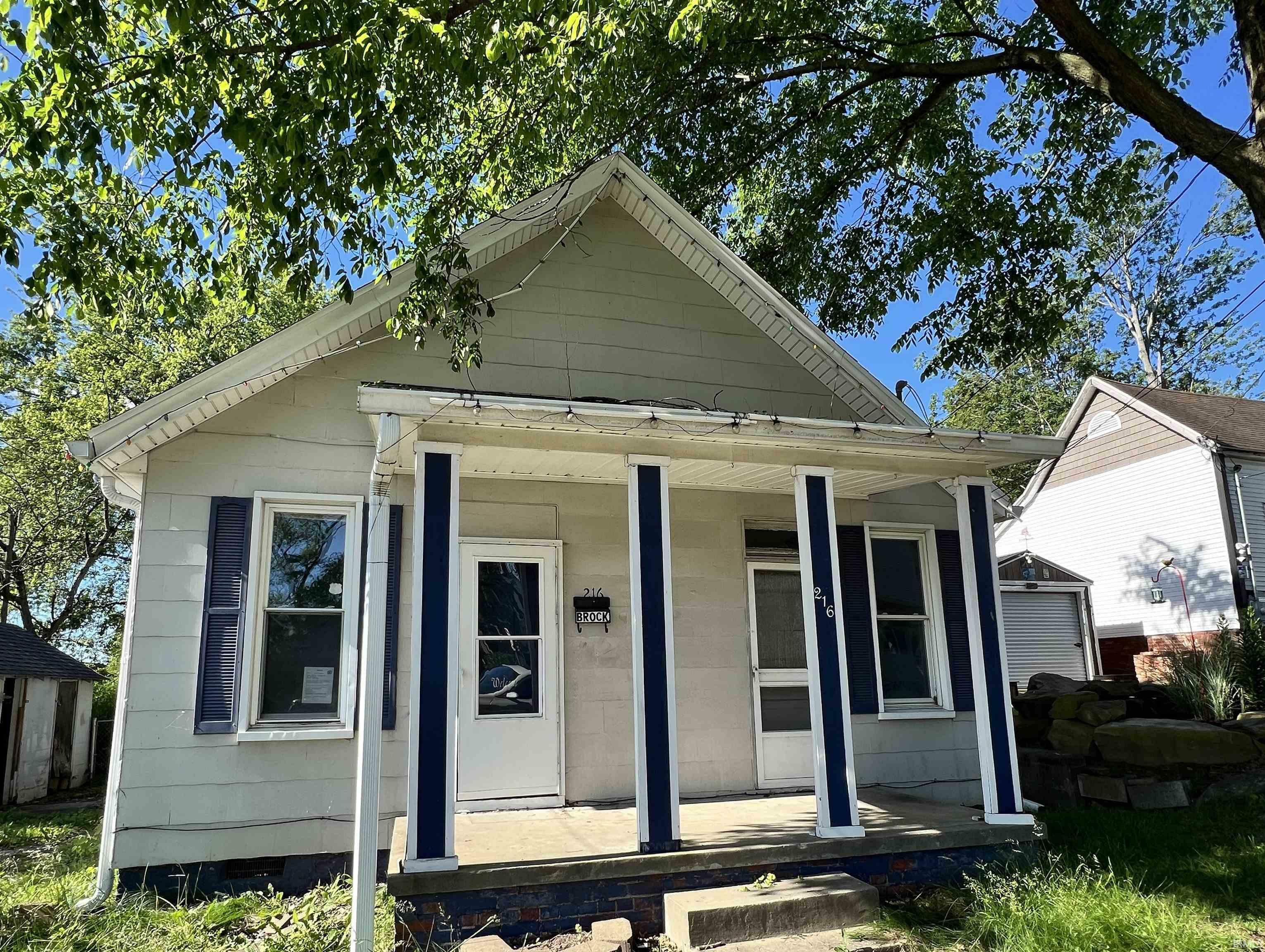Property Photo:  216 W Walnut Street  IN 47601 