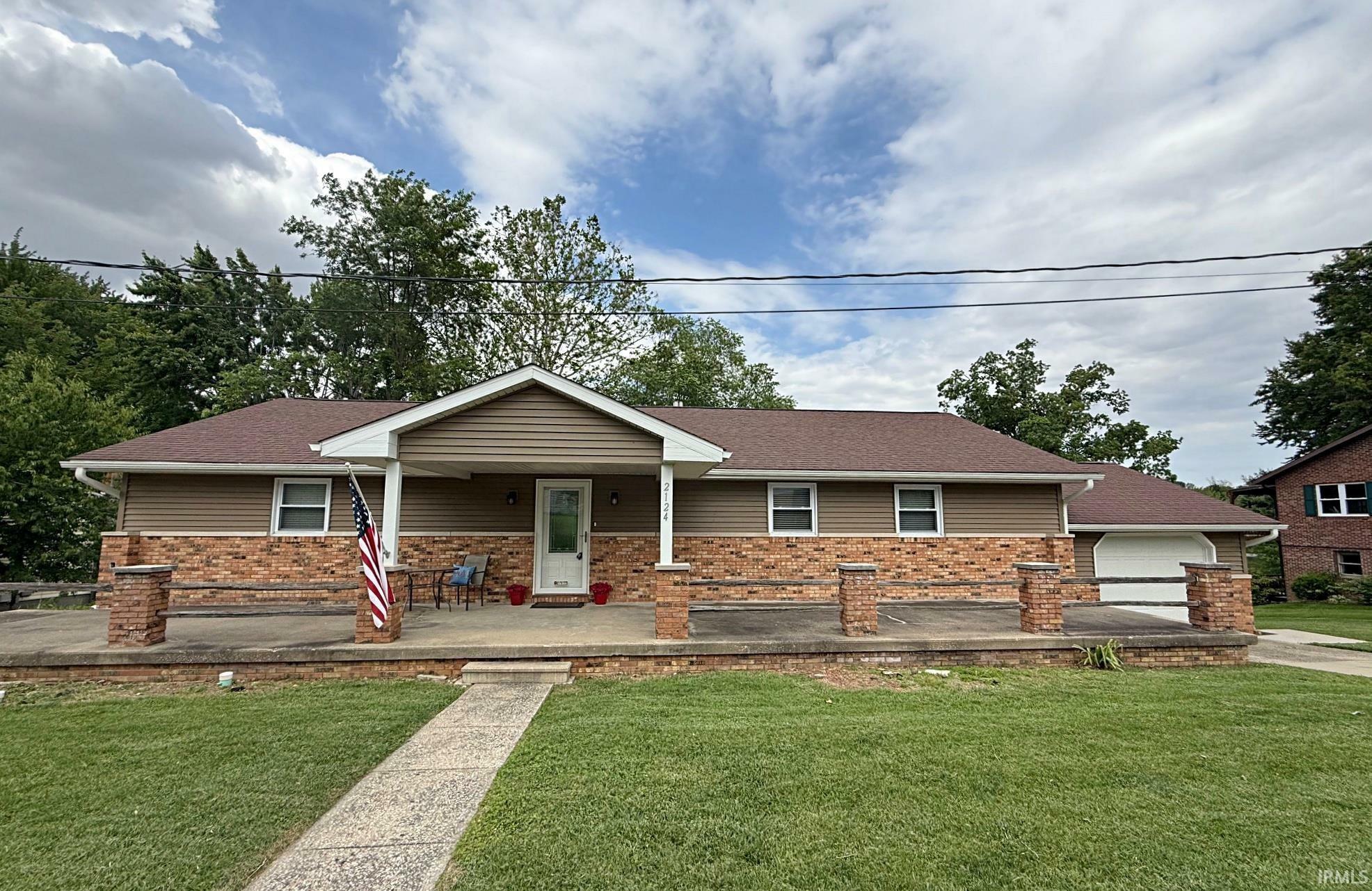 Property Photo: 2124 Lakeview Drive IN 47501