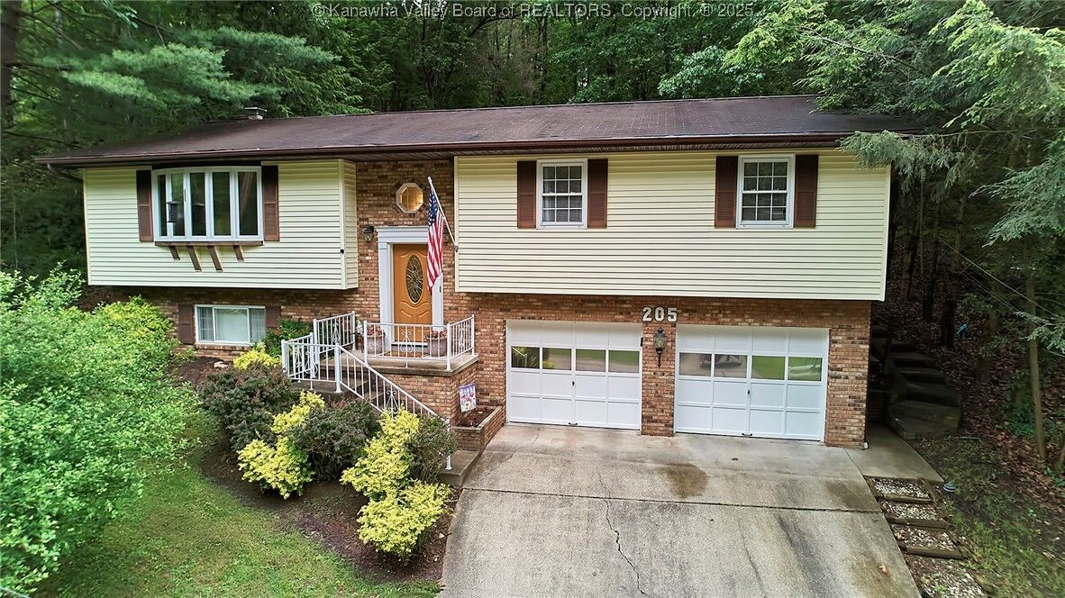 Property Photo:  205 Autumn Drive  WV 25064 