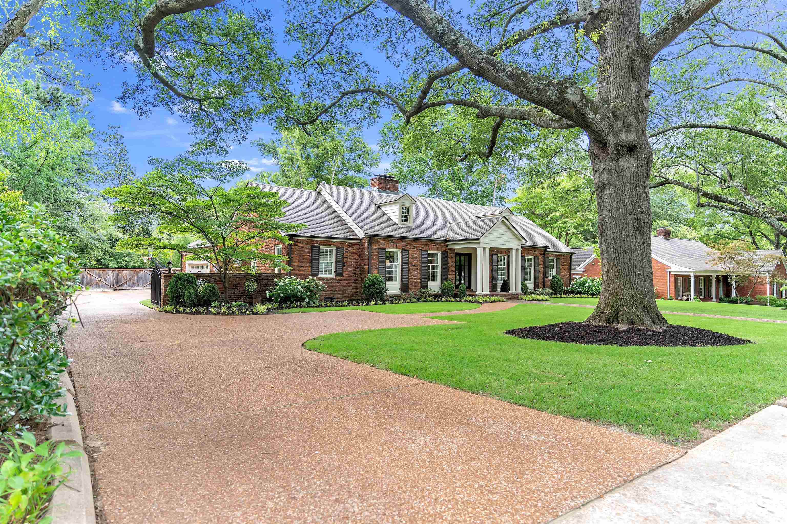 Property Photo: 274 S Grove Park Rd TN 38117