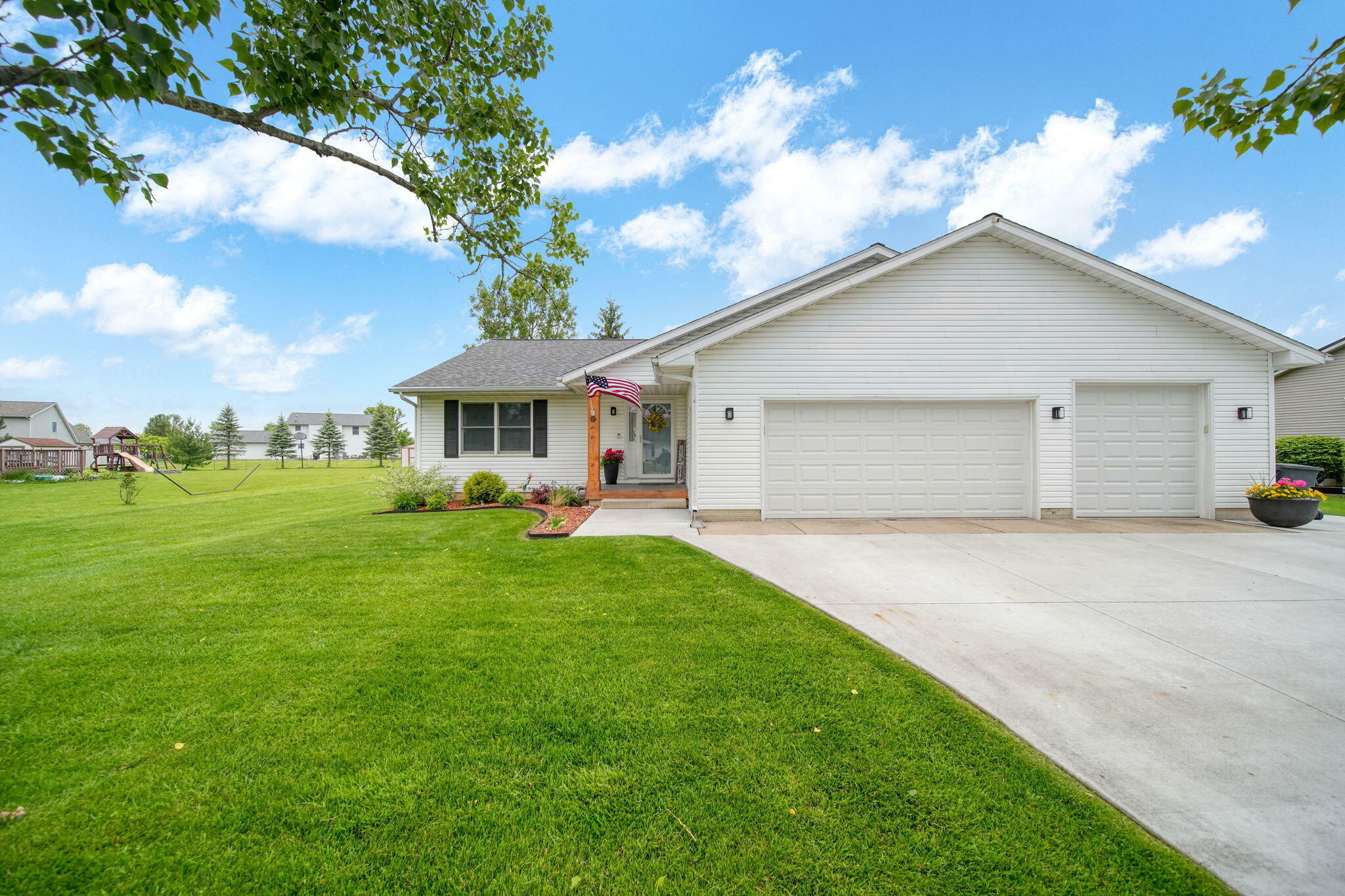 Property Photo: 3057 Northmor Drive W MI 49221