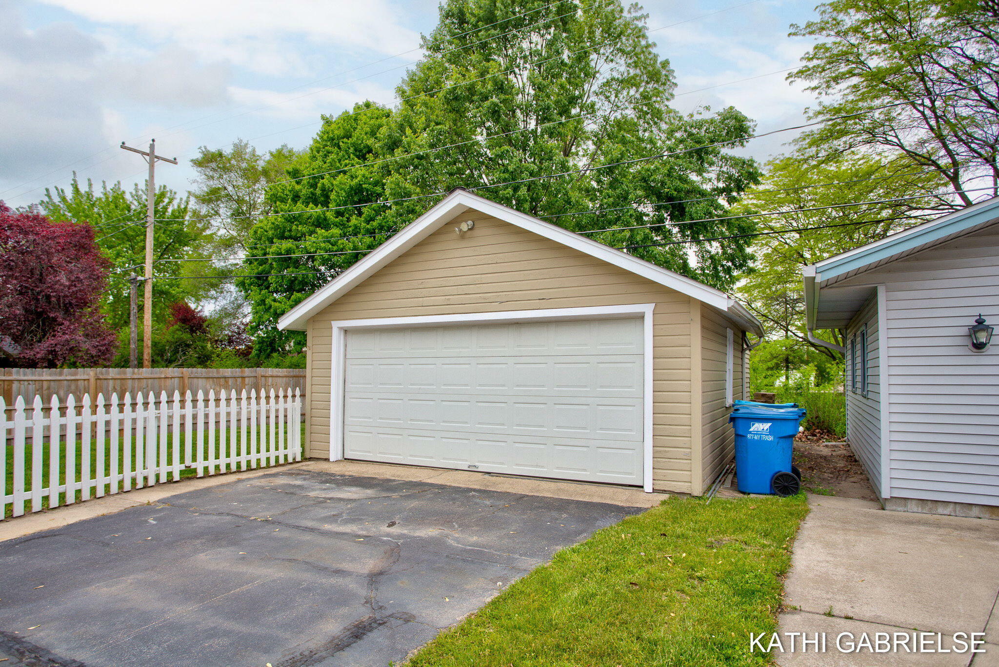 Property Photo: 931 Franklin Avenue MI 49417