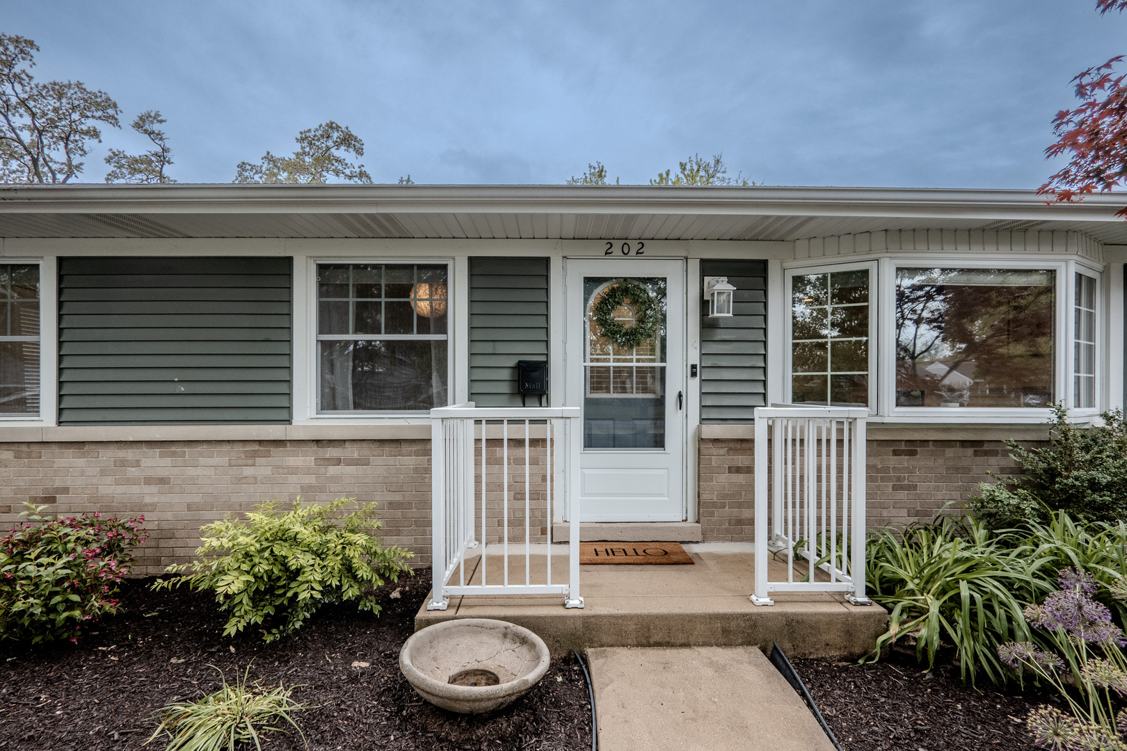 Property Photo: 202 S Pierce Avenue IL 60187