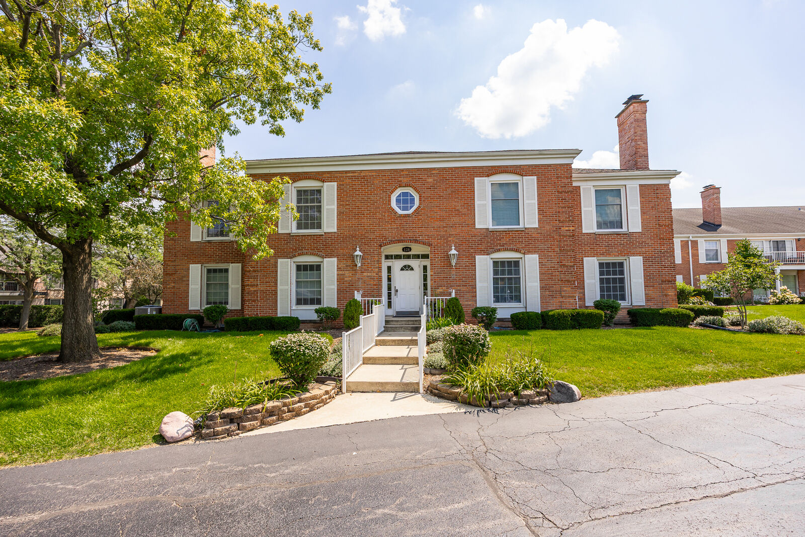 Property Photo: 128 Carriage Way Drive 116B IL 60527