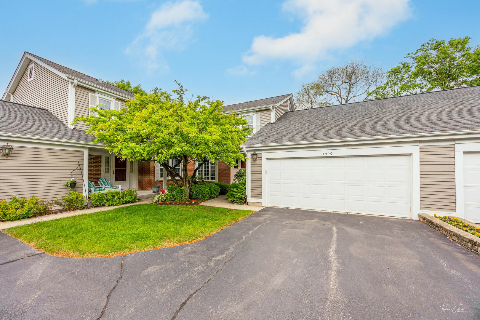 Property Photo: 1029 Kilkenny Drive IL 60189