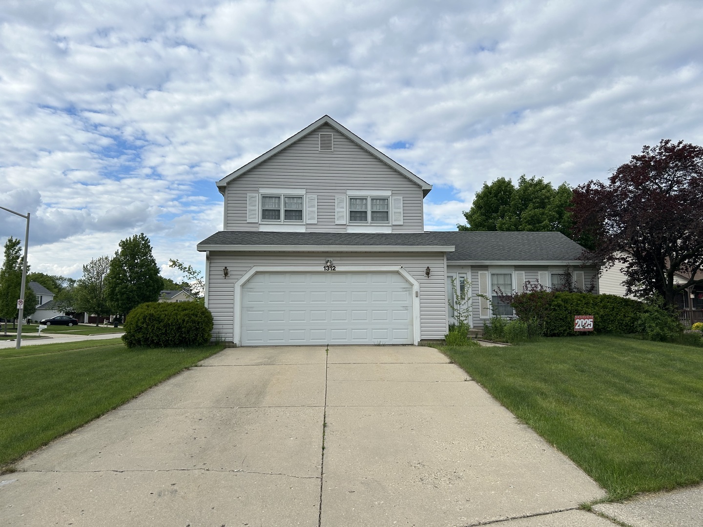 Property Photo: 1312 Darlington Court IL 60169