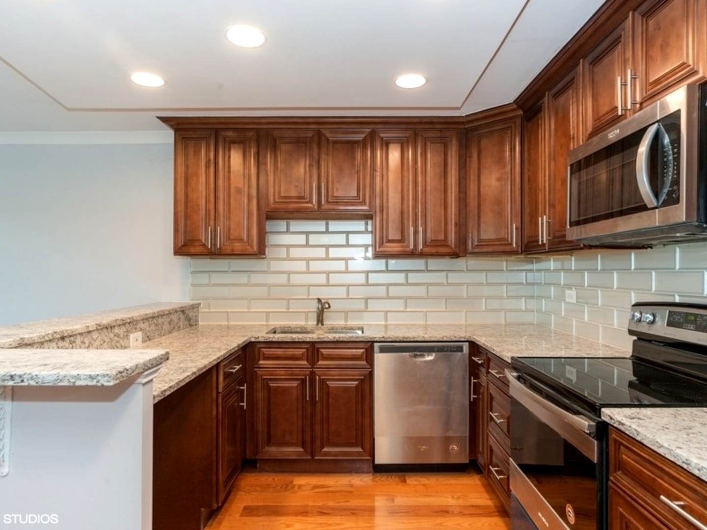 Property Photo: 16 E Old Willow Road 409S IL 60070