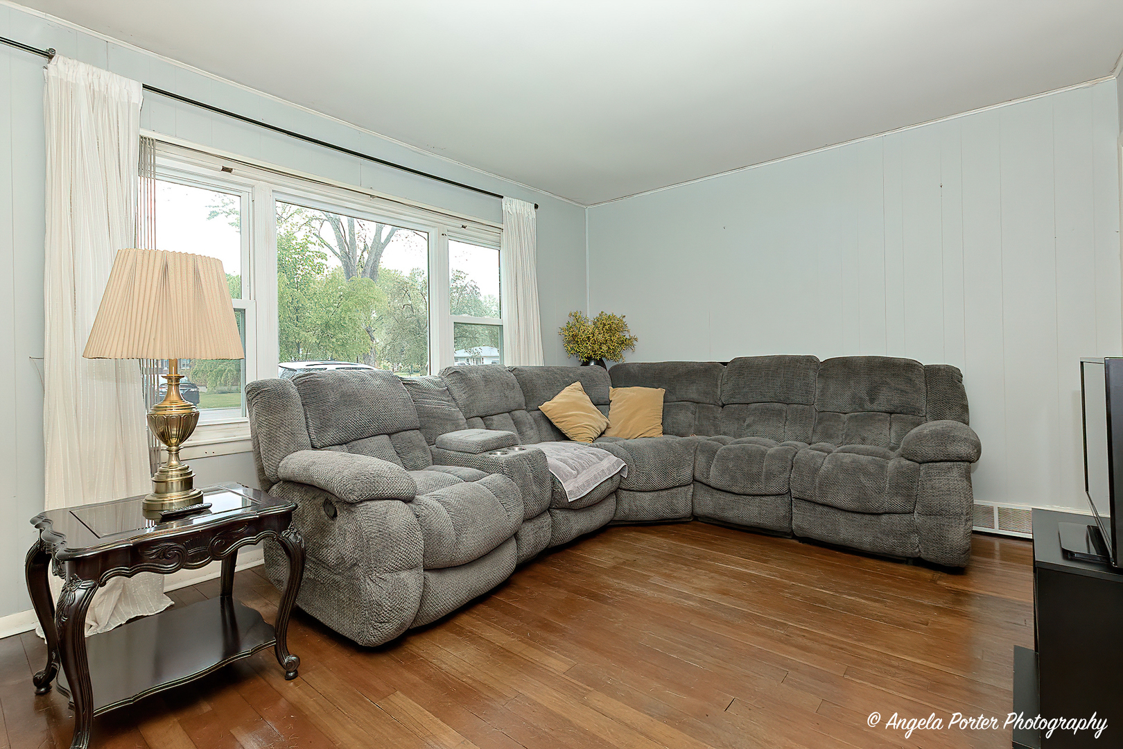 Property Photo: 1720 Rogers Avenue IL 60050