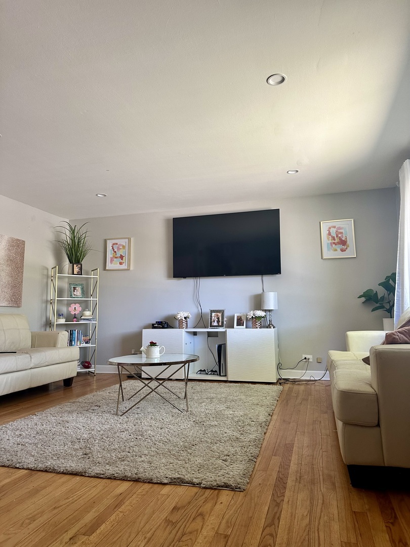 Property Photo: 549 E Lincoln Street 549 IL 60056