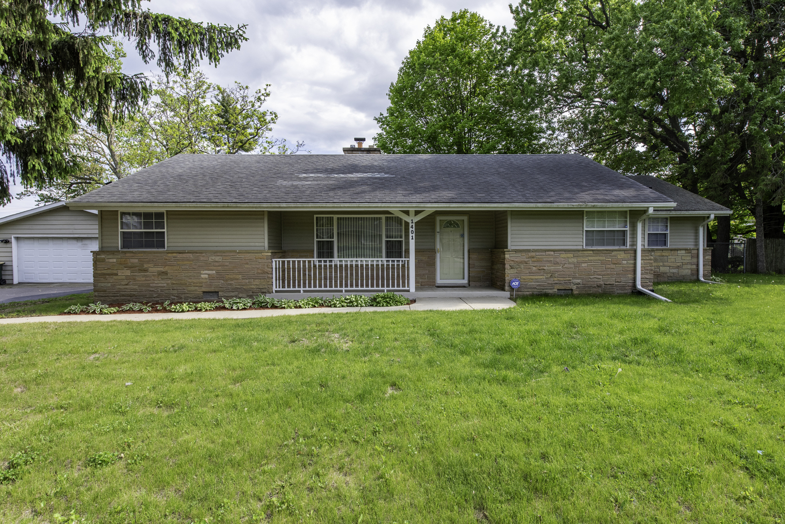 Property Photo: 1401 20th Street IL 60099