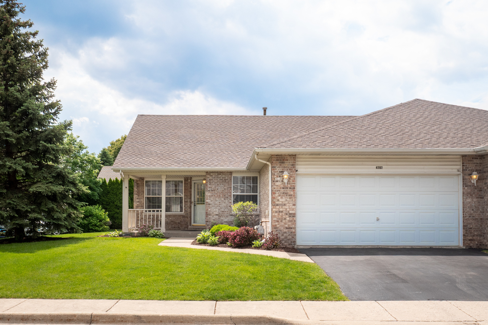 4707 Mikasa Court  Joliet IL 60431 photo