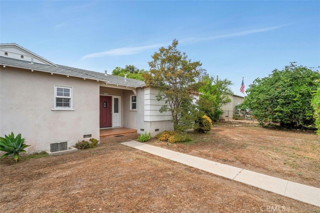 Property Photo:  9933 Norwich Avenue  CA 91345 
