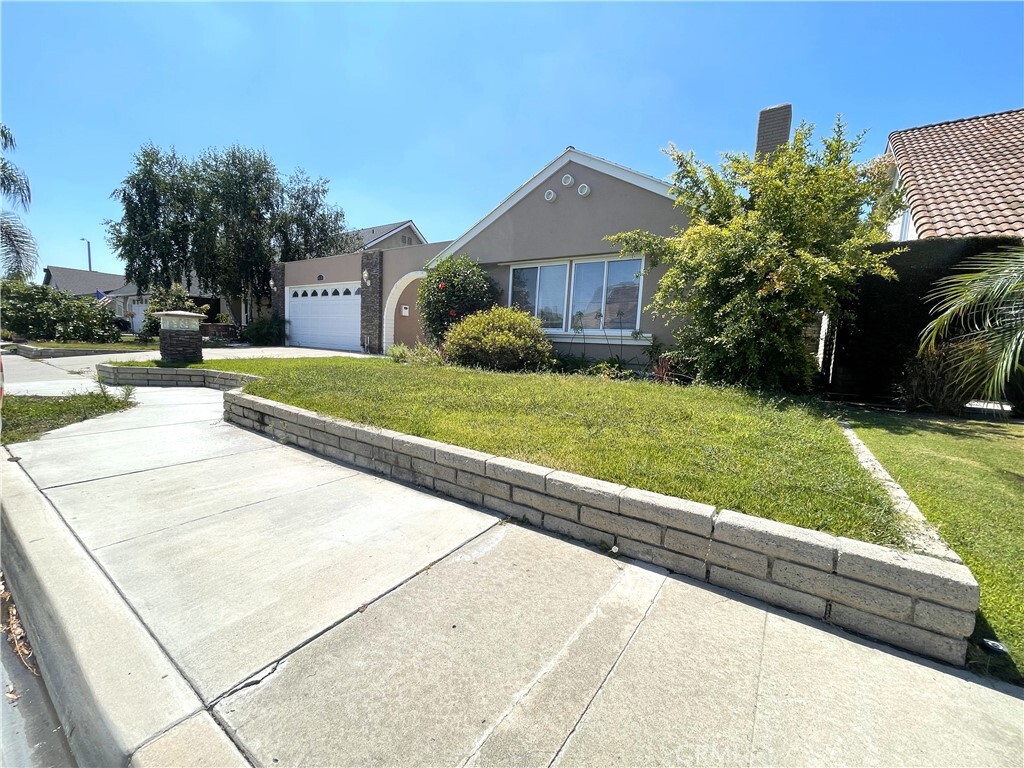 Property Photo: 4470 Avenida Granada CA 90630