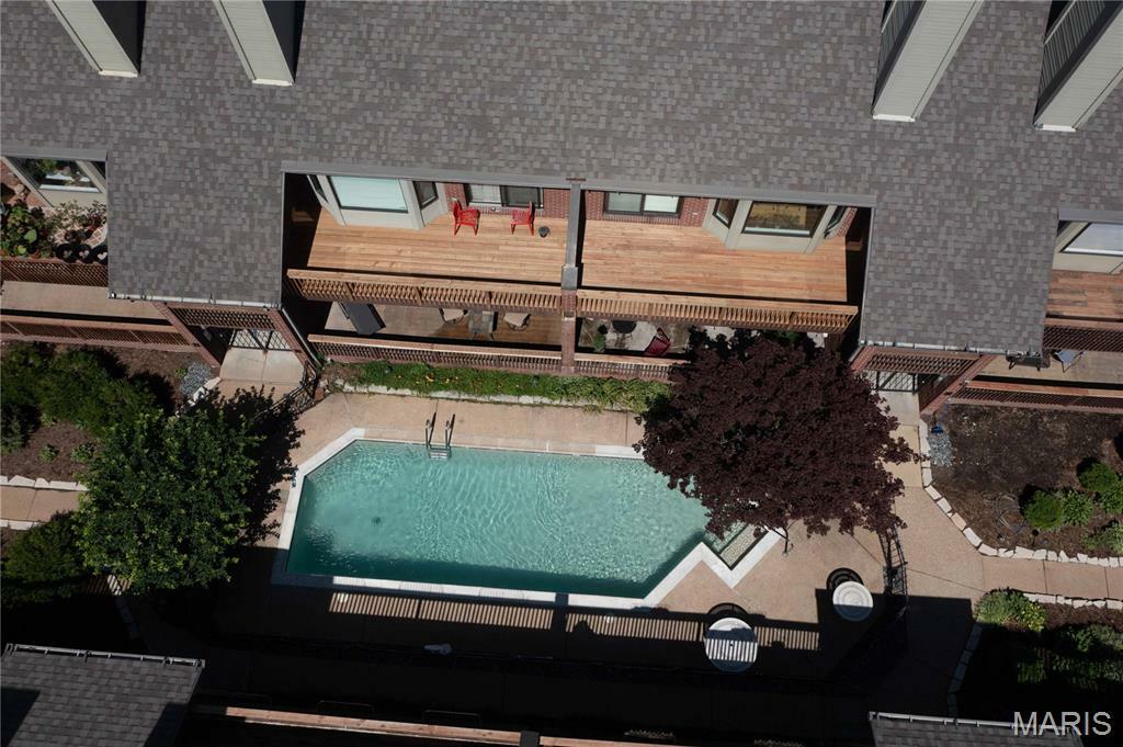 Property Photo: 4465 W Pine Boulevard 15 MO 63108