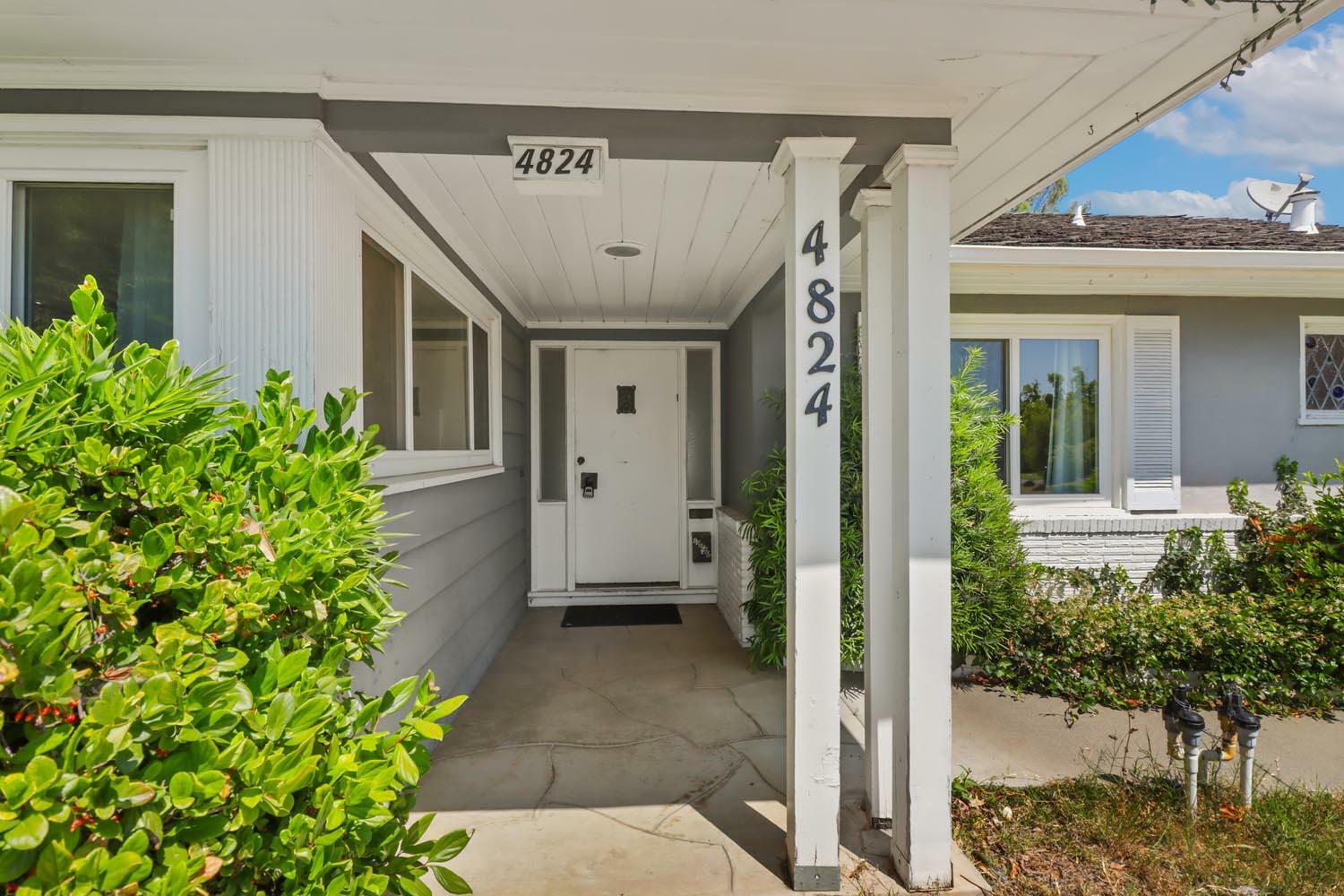 Property Photo: 4824 Crestwood Way CA 95822