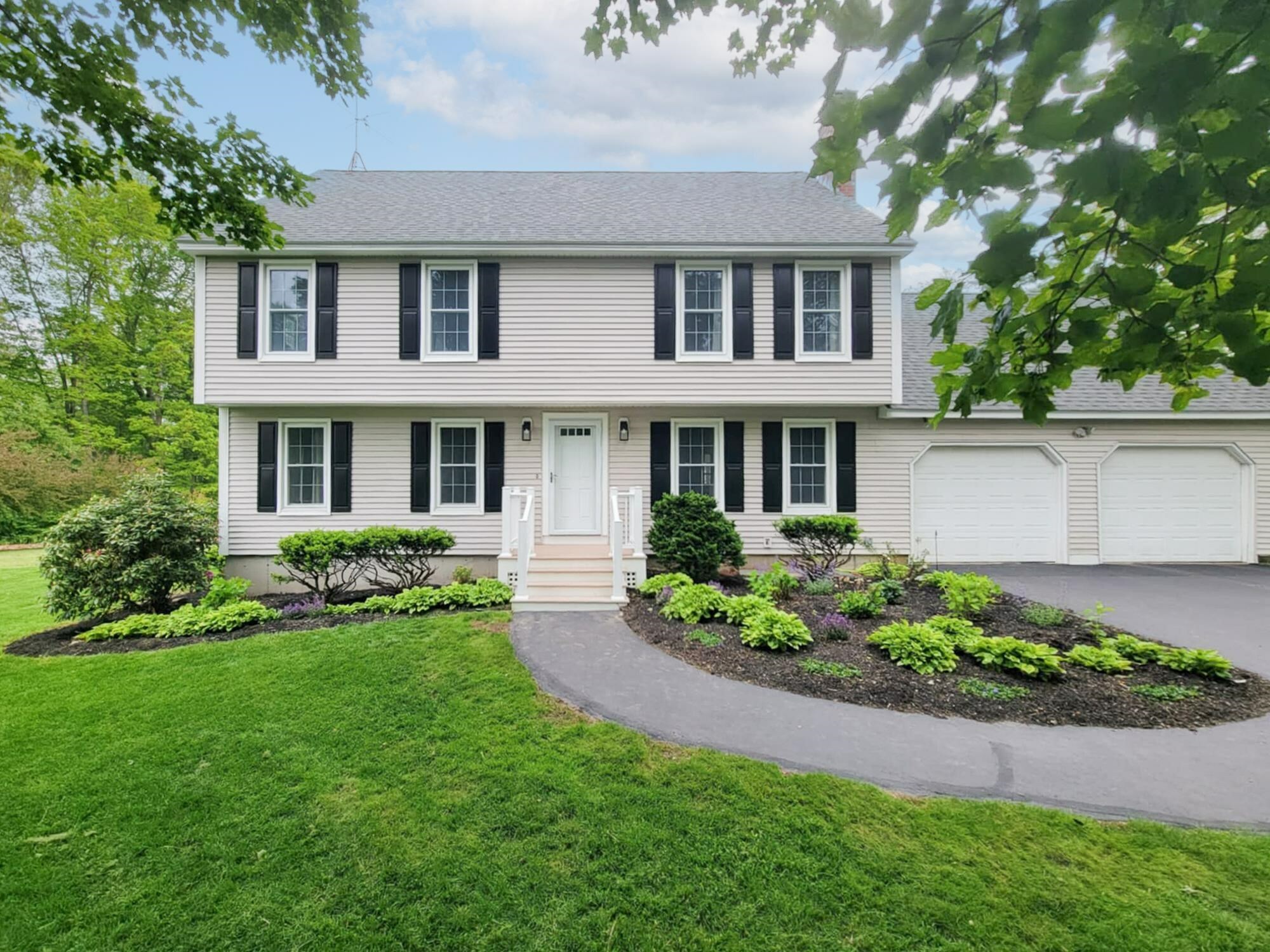 Property Photo: 10 Almas Street NH 03087