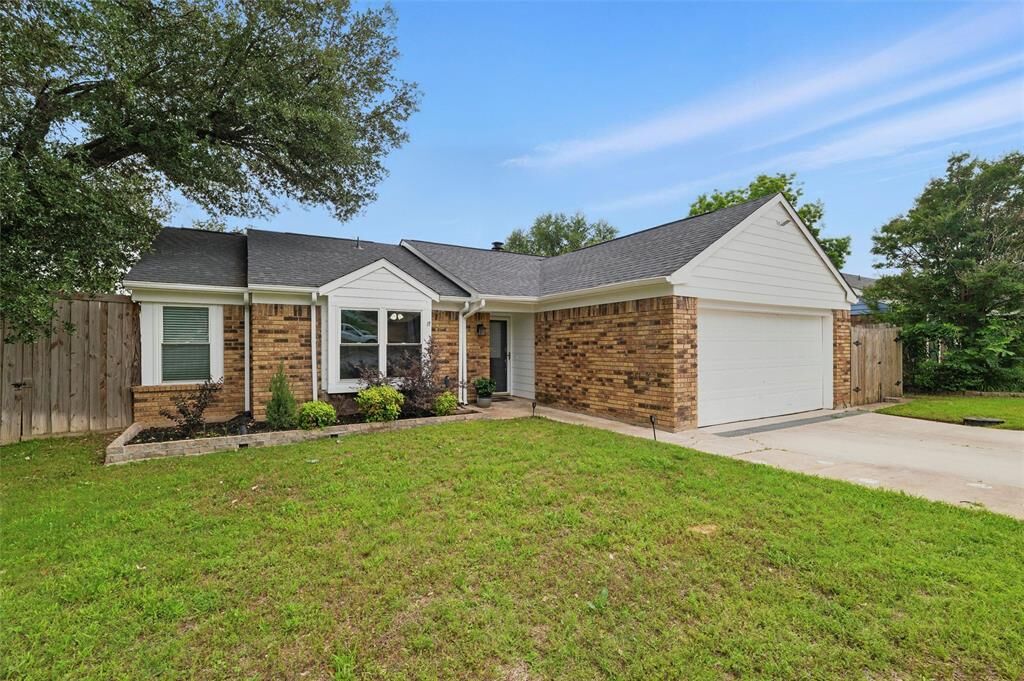 Property Photo: 306 Rosemary Lane TX 76039