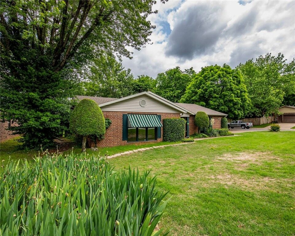 Property Photo:  3195 N Butternut Drive  AR 72703 