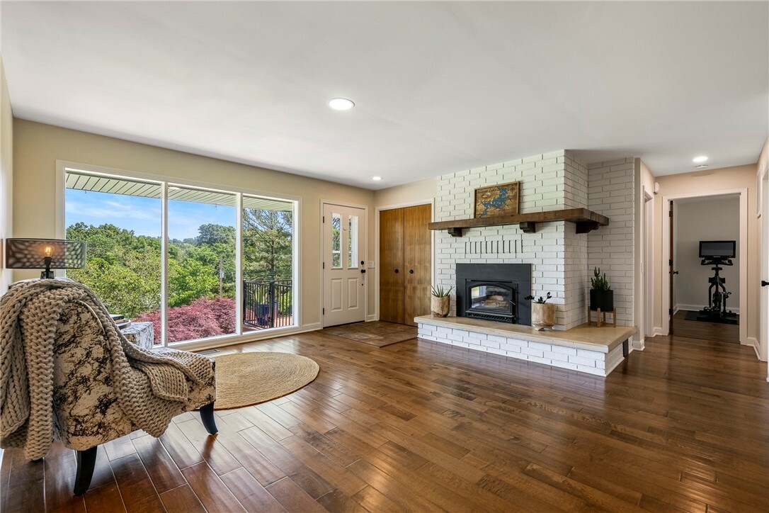 Property Photo: 19045 Pinecrest Lane AR 72756